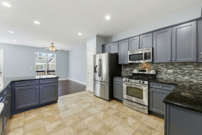 Building Photo - 218 Goldenrod Dr