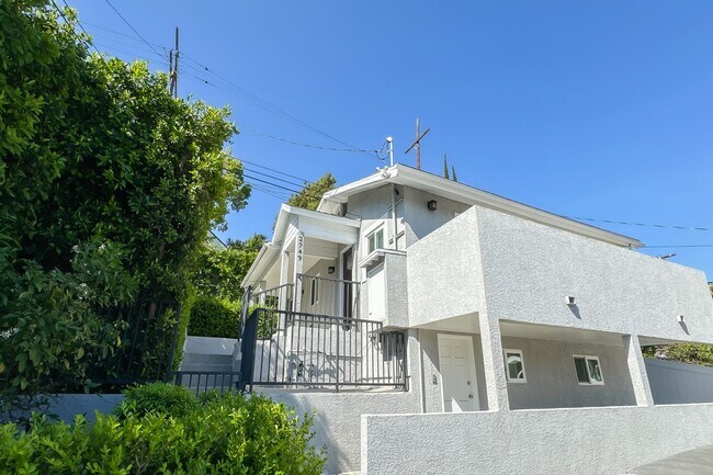 Foto del edificio - 2749 Griffith Park Blvd