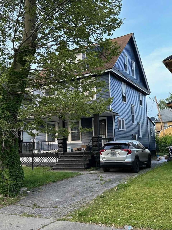 Primary Photo - 571 E 107th St