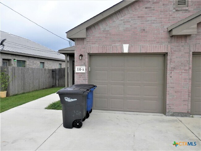 Building Photo - 331 Oelkers Dr
