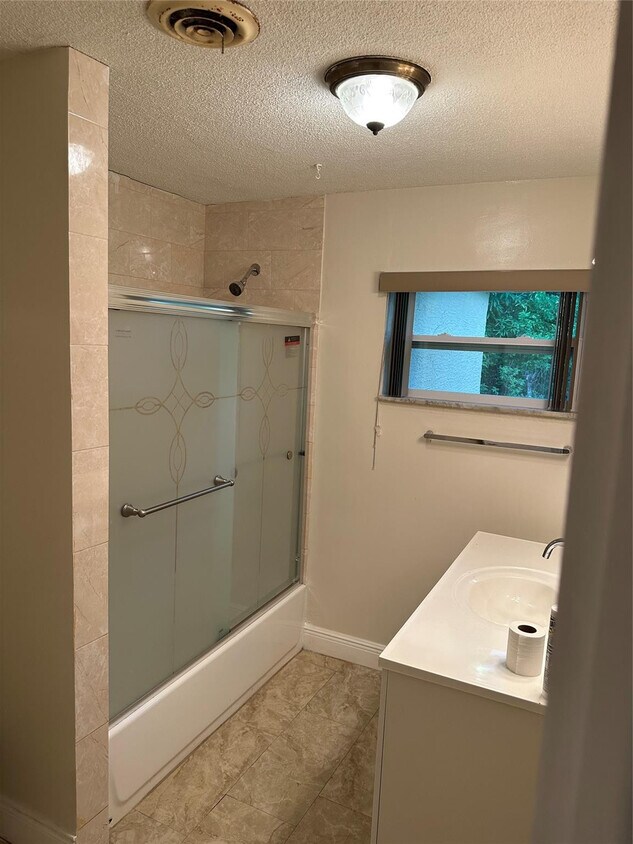 Foto principal - 3513 NW 33rd St