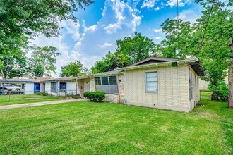 Building Photo - 4440 Castor St