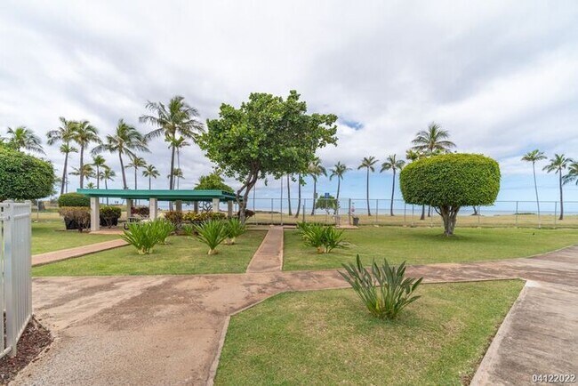 Foto del edificio - Beachfront Condo in Makaha Surfside