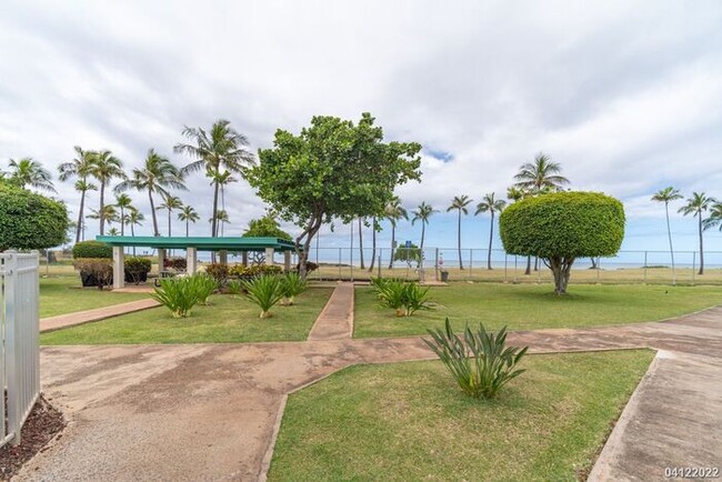 Building Photo - Beachfront Condo in Makaha Surfside