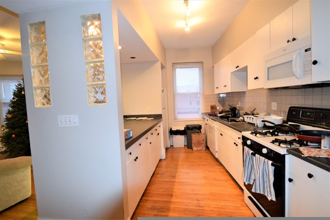Foto del edificio - 83 Glenville Ave