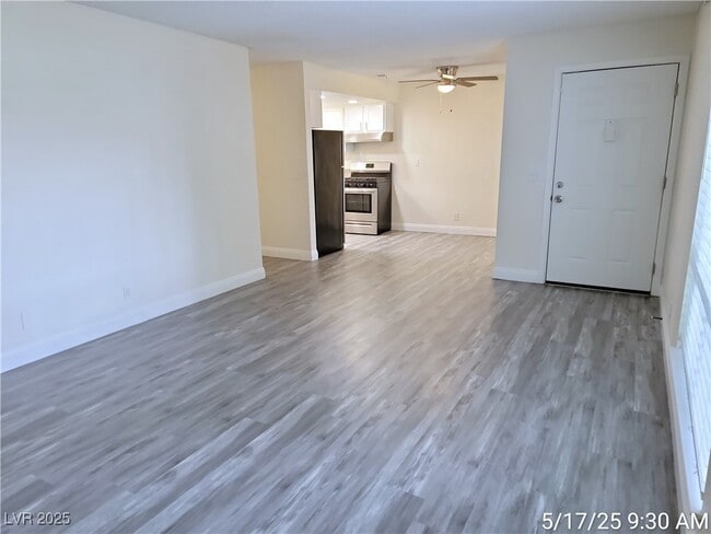 Building Photo - 5211 Caliente St