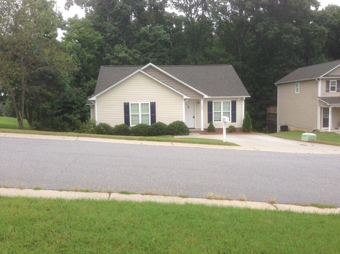 Primary Photo - 3065 Heather View Ct