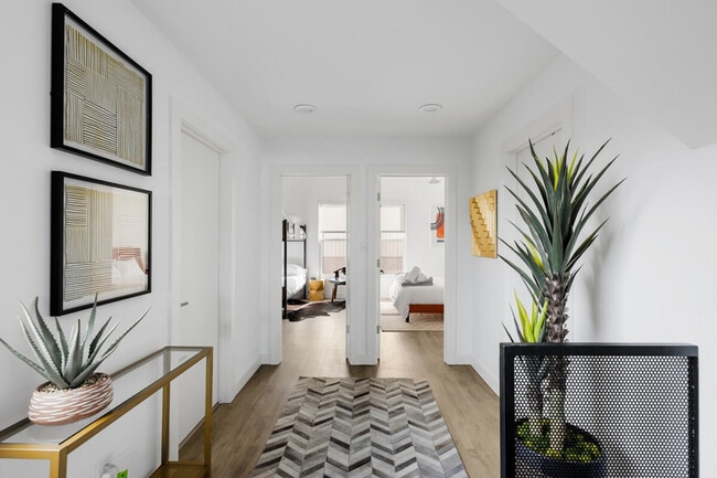 Building Photo - 930 E Jefferson St