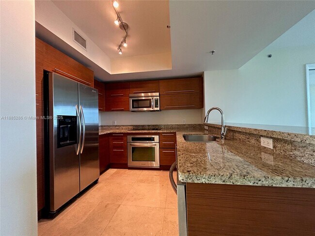 Building Photo - 2641 N Flamingo Rd