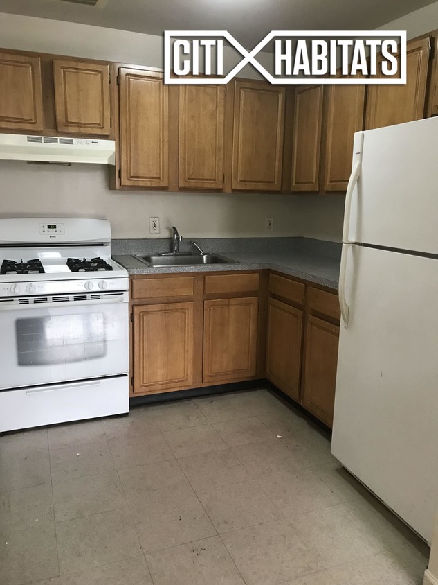 Building Photo - 116 W 116th St