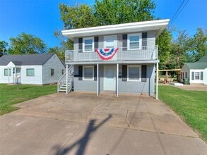 Building Photo - 203 E Brooks St