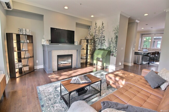 Large Family Room - 1114 NE Park Dr