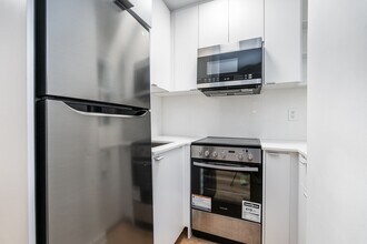 Building Photo - 26 Balmoral Ave