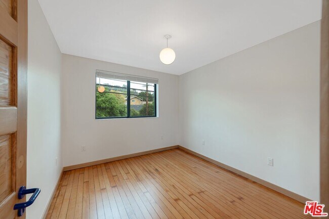 Building Photo - 7013 1/2 N Figueroa St