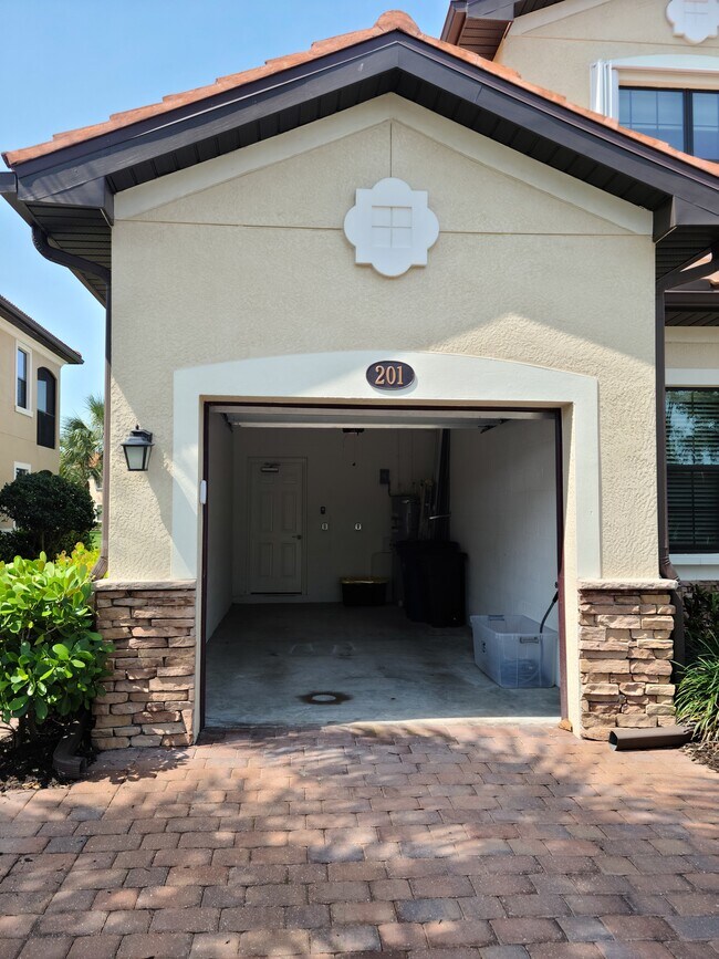 Garage - 26139 Palace Ln