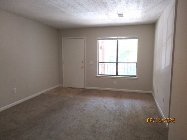 Building Photo - 251 Rast St