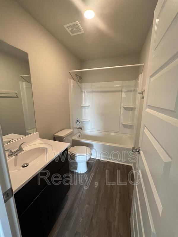 Building Photo - 1217 Chuck Wagon Dr