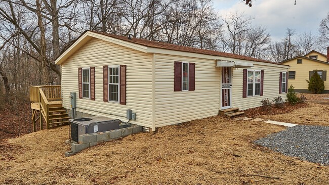 Foto del edificio - Coming Soon: 3BR, 2BA house in Greenbrier ...