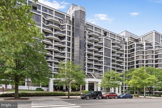 Building Photo - 1530 Key Blvd