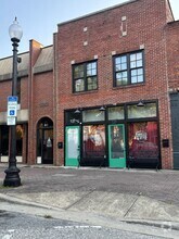 Building Photo - 127 Person St