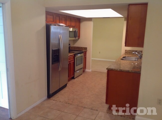 Building Photo - 2290 Colonial Dr