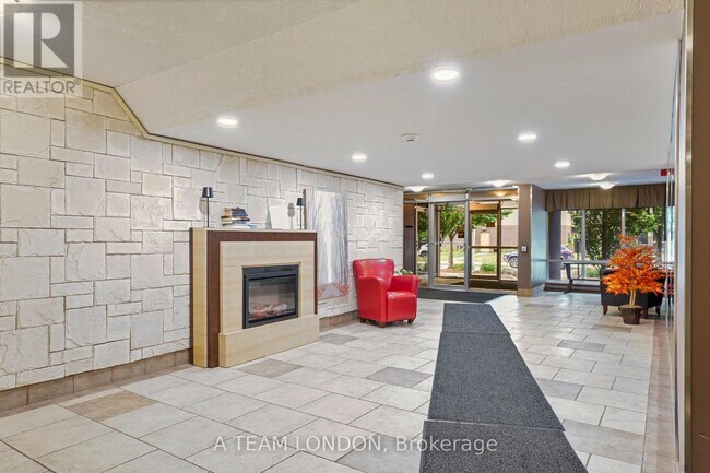 Building Photo - 155 Kent St