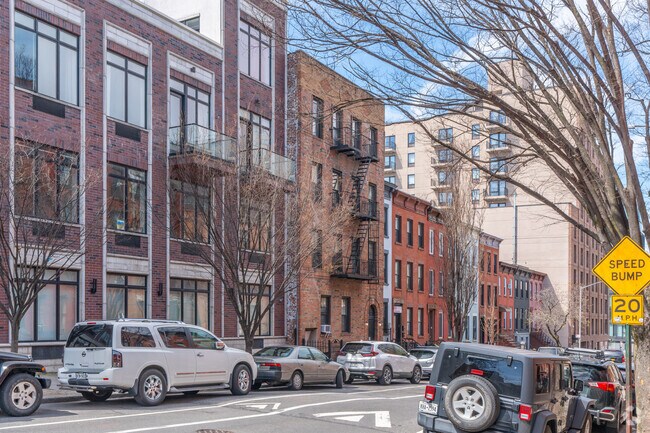 Building Photo - 174 15th St