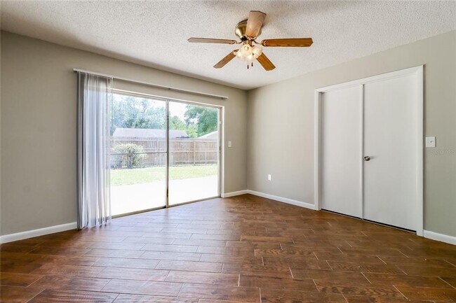 Foto del edificio - 2289 Crystalview Ct