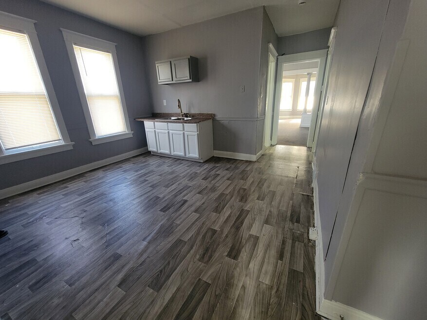 Foto principal - 106-108 W Keefe Ave