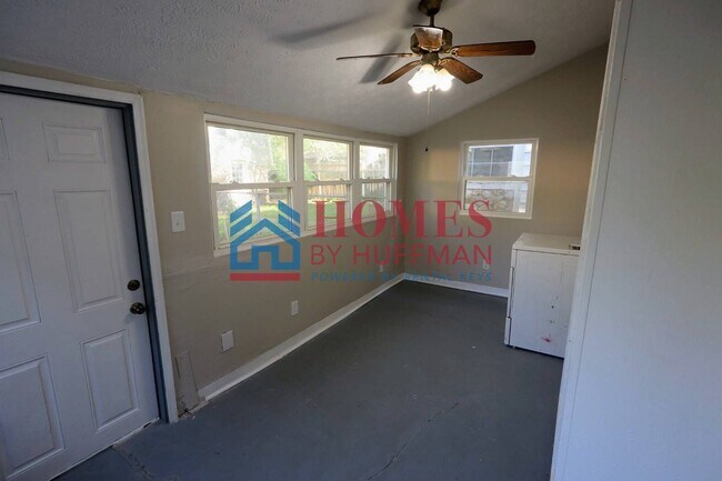 Foto del edificio - Two Bedroom House | Westside Property