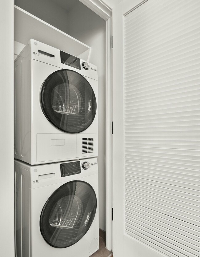 Building Photo - 5181 Monte Vista Dr