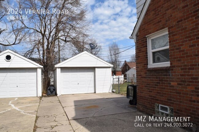 Building Photo - REMODELED TOWNHOME IN GROSSE POINTE WOODS ...
