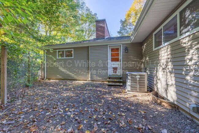 Foto del edificio - 451 Birch Mountain Rd