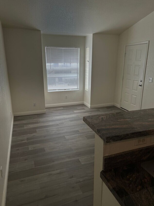 Primary Photo - UPGRADED 1 Bedroom 1 Bath Twain & Valley View