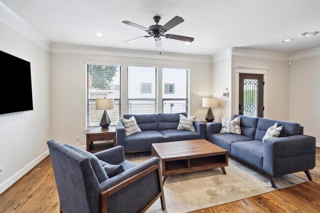 Foto del edificio - 211 W 25th St