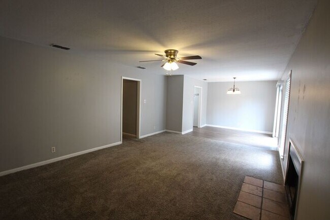 Foto del edificio - Coming Soon! 2 bed 2 bath Apartment in Sou...