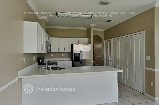 Building Photo - 16960 SW 141st Ave