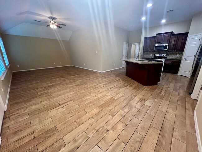 Building Photo - Beautiful 3 Bedroom House in Southfield He...