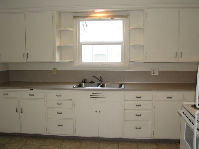 Foto del edificio - Three Bedroom House in South Salem