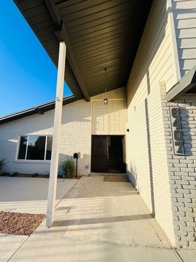 Foto del edificio - 6407 Los Altos Dr