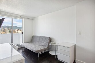 Building Photo - 1125 W 12th Ave