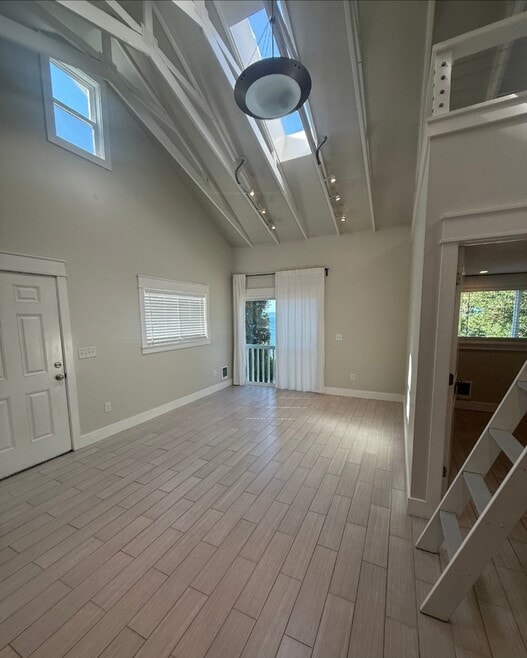 Building Photo - 6537 Beach Dr SW