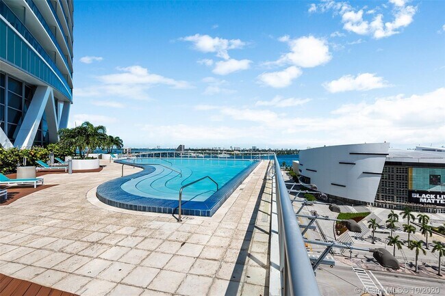 Foto del edificio - 888 Biscayne Blvd