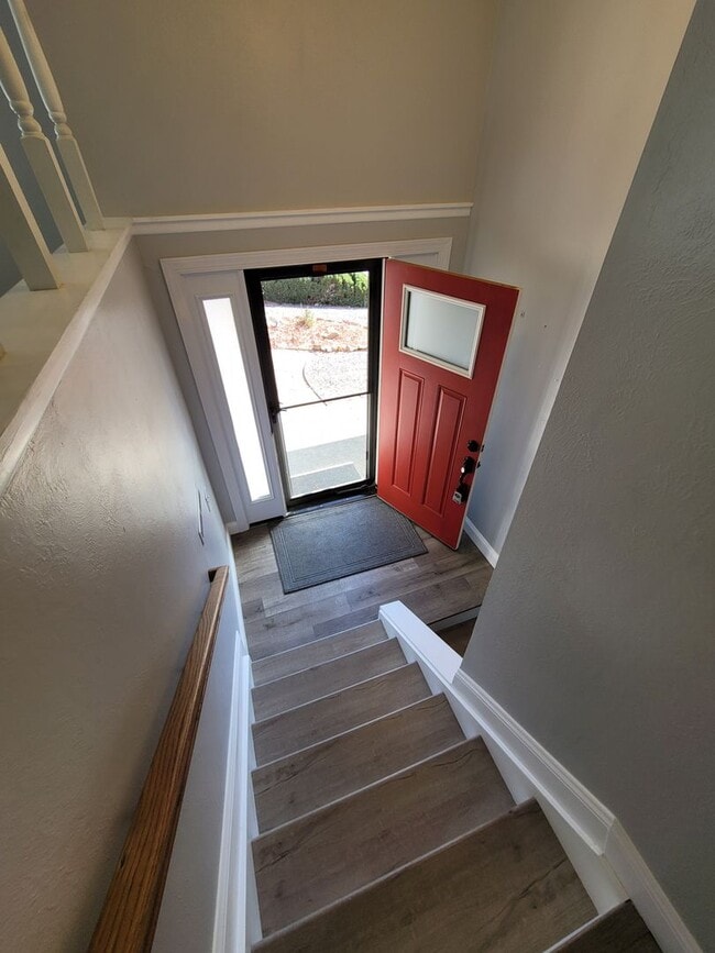 Building Photo - Gorgeous 4 Bedroom Home for Rent on Buckho...
