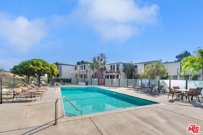 Building Photo - 6246 Tapia Dr
