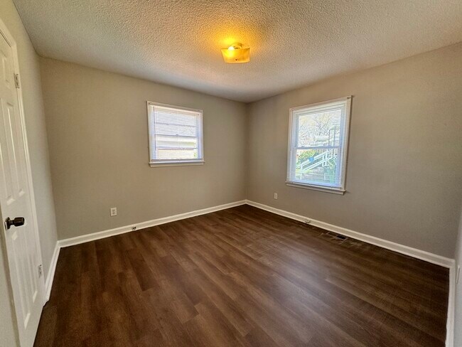 Building Photo - 4525 Wildwood Ave
