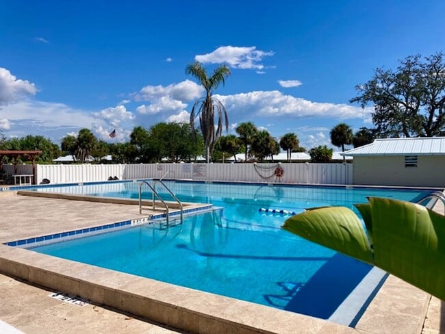 Building Photo - Islands Community Condo