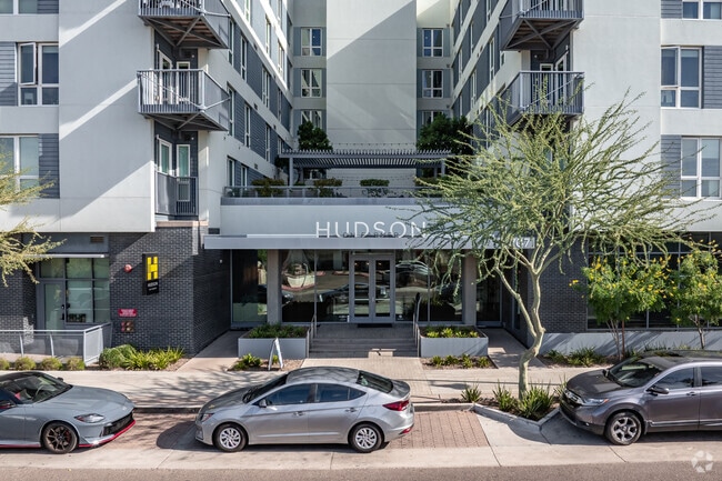 Entrance - Hudson on Farmer