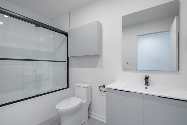 Building Photo - C207