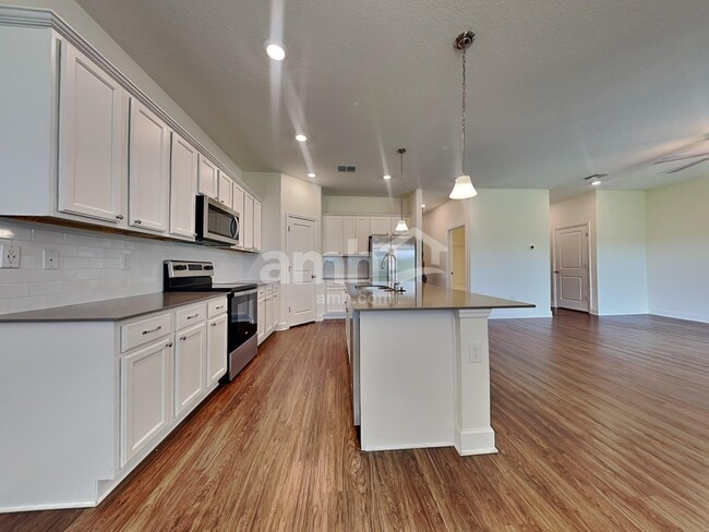 Building Photo - 1033 Walden Pond Dr